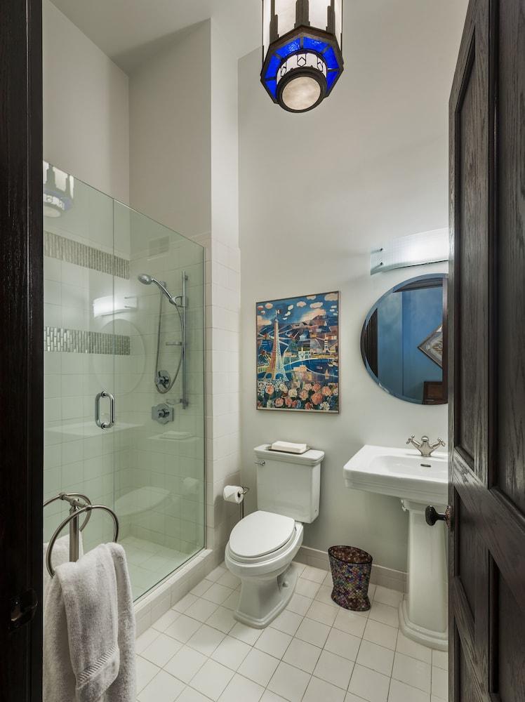 The At 97 Winder Hotel 2*